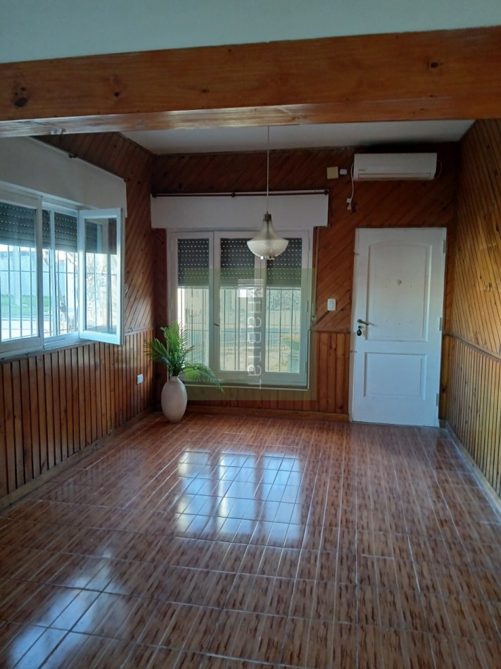 Amplia casa en venta zona centro Villa Constitucion