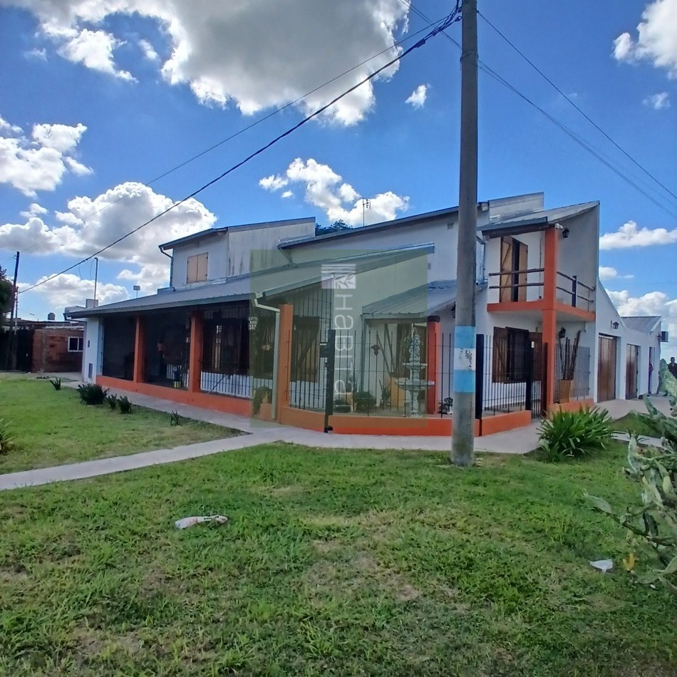 VENTA ESPECTACULAR PROPIEDAD CASA DOS PLANTAS Y DPTO LATERAL
