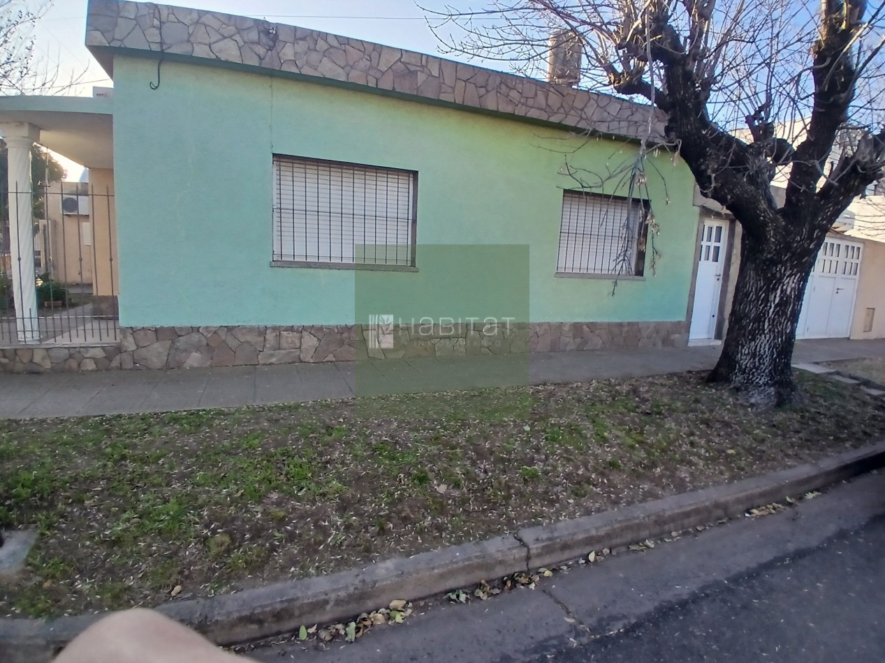 Amplia casa en venta zona centro Villa Constitucion