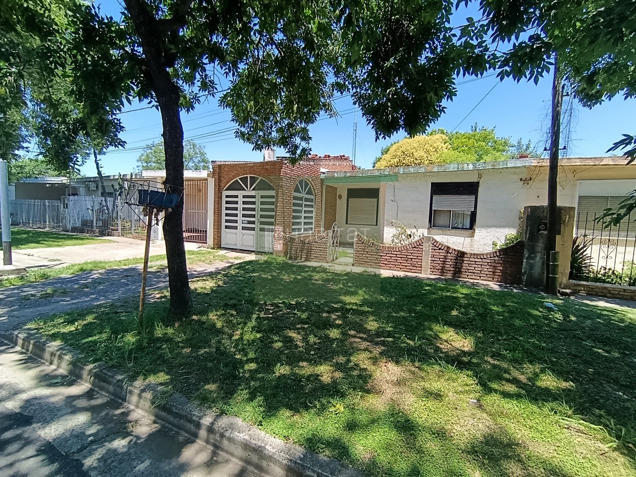 EN ALQUILER CASA DOS DORMITORIOS BARRIO 25 DE MAYO
