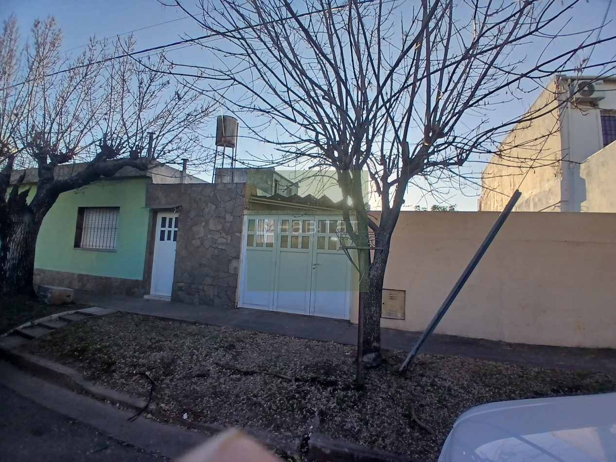 Amplia casa en venta zona centro Villa Constitucion