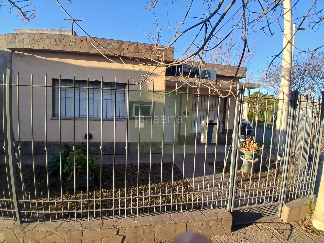 Amplia casa en venta zona centro Villa Constitucion