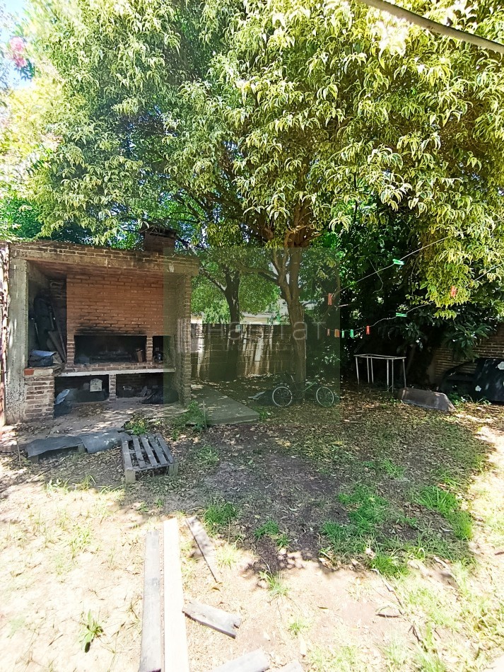 EN ALQUILER CASA DOS DORMITORIOS BARRIO 25 DE MAYO