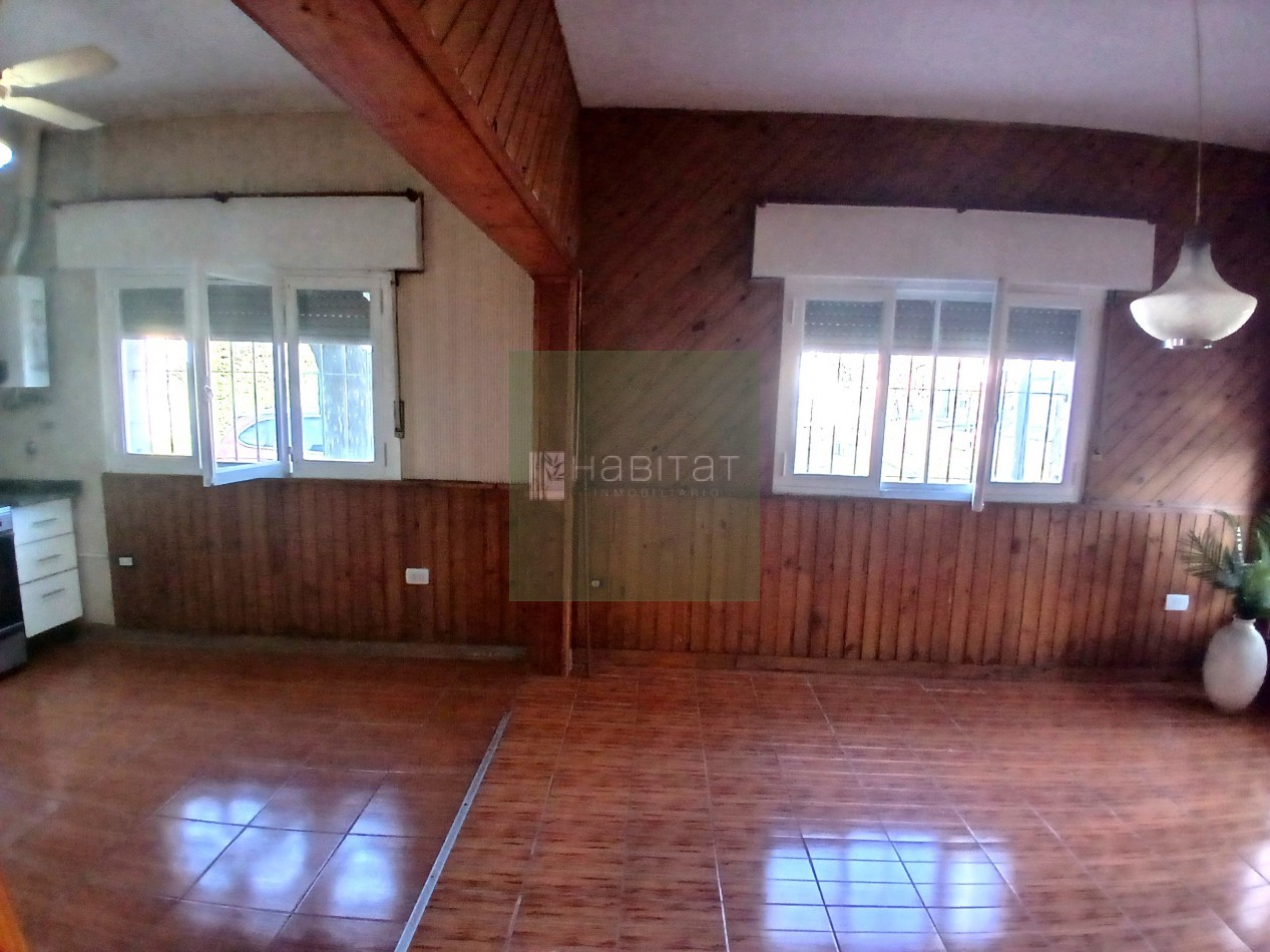 Amplia casa en venta zona centro Villa Constitucion