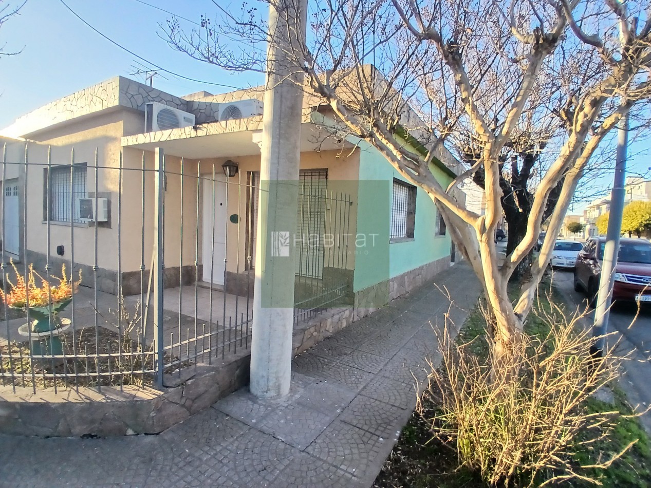Amplia casa en venta zona centro Villa Constitucion
