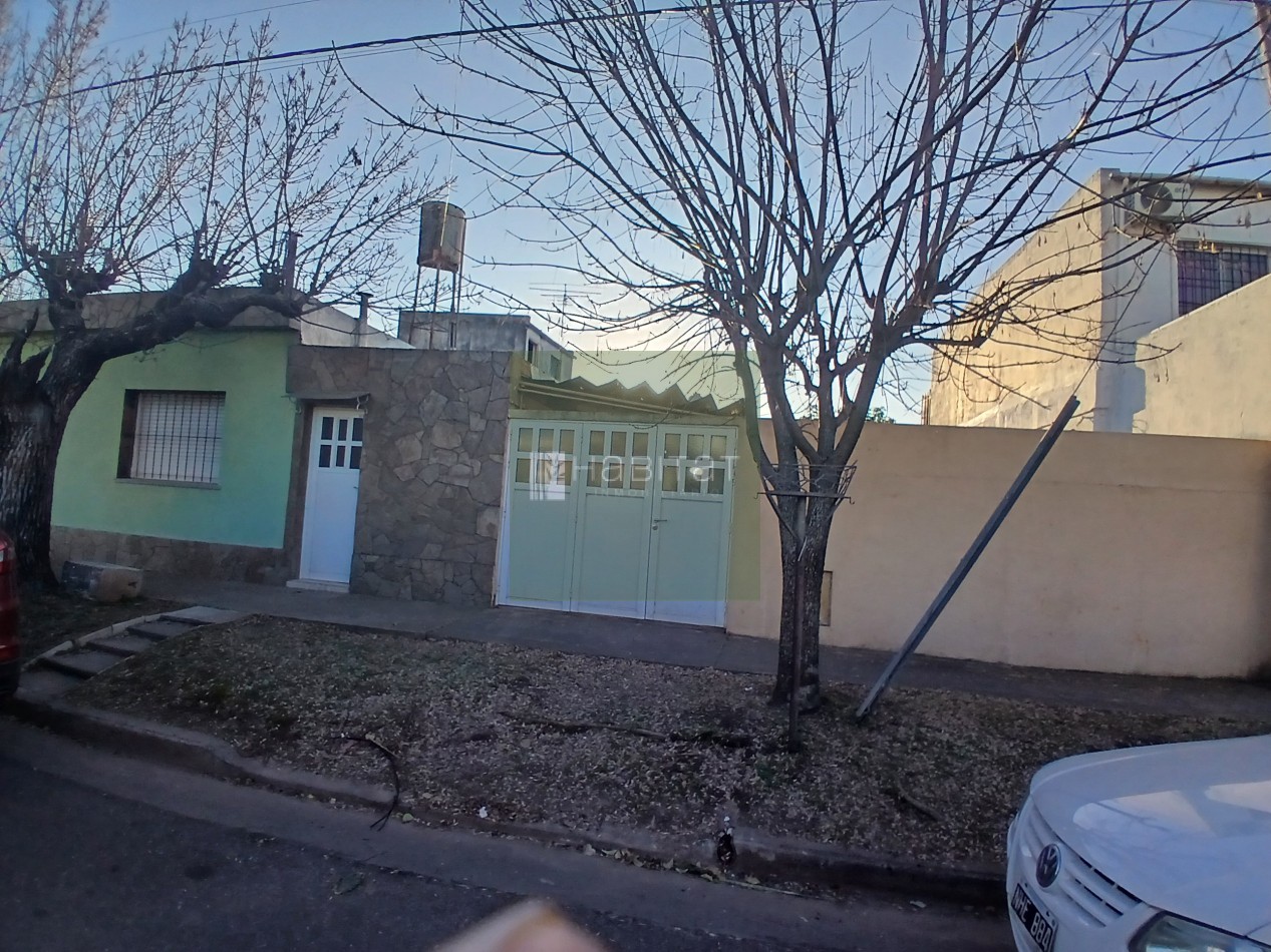 Amplia casa en venta zona centro Villa Constitucion