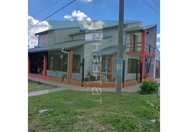 VENTA ESPECTACULAR PROPIEDAD CASA DOS PLANTAS Y DPTO LATERAL